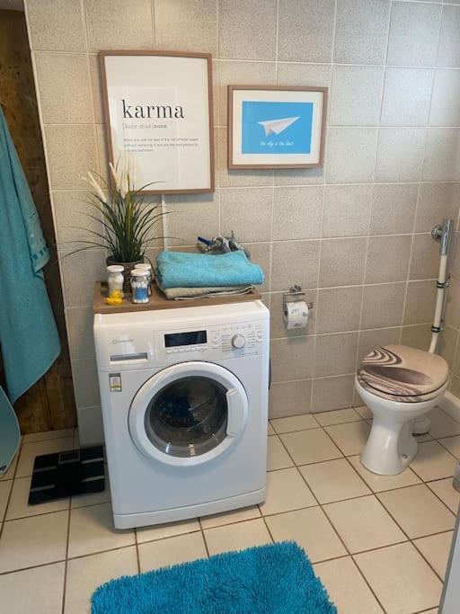 Kinofeeling Im Reihenhaus Mit Schoenem Garten Schwarzenfeld Luaran gambar
